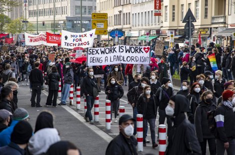 In Berlin gehen Sexworker auf der Revolutionären 1. Mai Demonstration auf die Straße und kämpfen für ihre Rechte. © imago/Emmanuele Contini