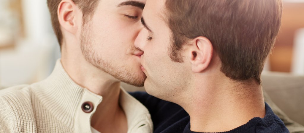 Küssende Männer beim Halbfinale des ESC // © Squaredpixels