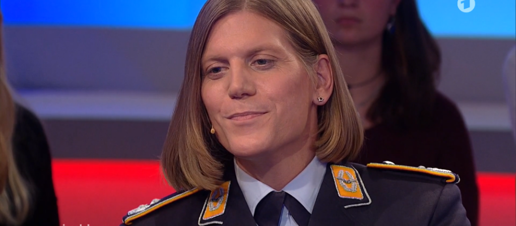 Deutschlands erste Transgender-Kommandeurin