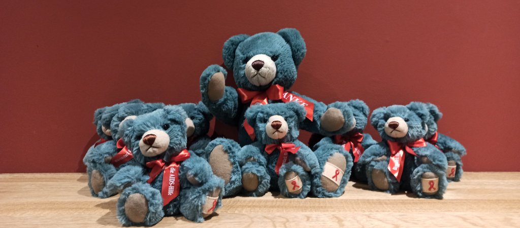 Mit dem Aids-Teddy die Lübecker AIDS-Hilfe unterstützen