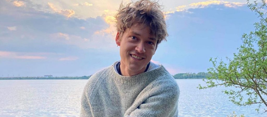 Dänischer Sänger veröffentlicht Sommerhit und geht in den Dialog