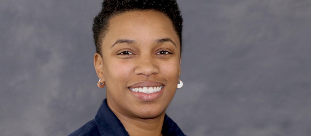 Die erste schwarze, nicht-binäre Geschäftsführerin einer landesweiten LGBTI*-Gruppe