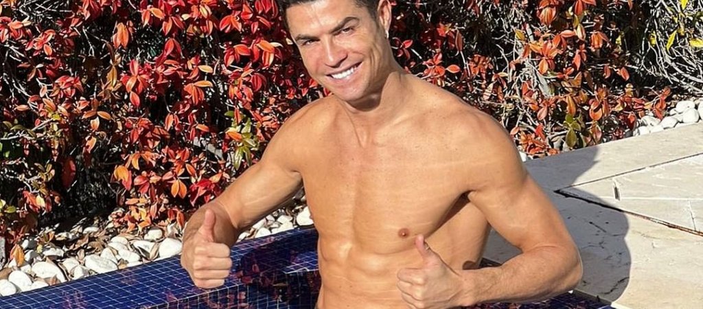 Fußball-Profi Cristiano Ronaldo duscht im Live-Stream 