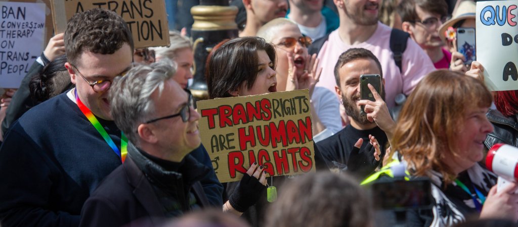 Protest von 4.000 trans-Aktivisten in London // IMAGO / ZUMA Wire