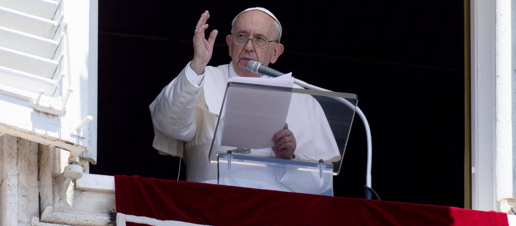 Papst hält derweil starr an der homophoben Haltung der Kirche fest