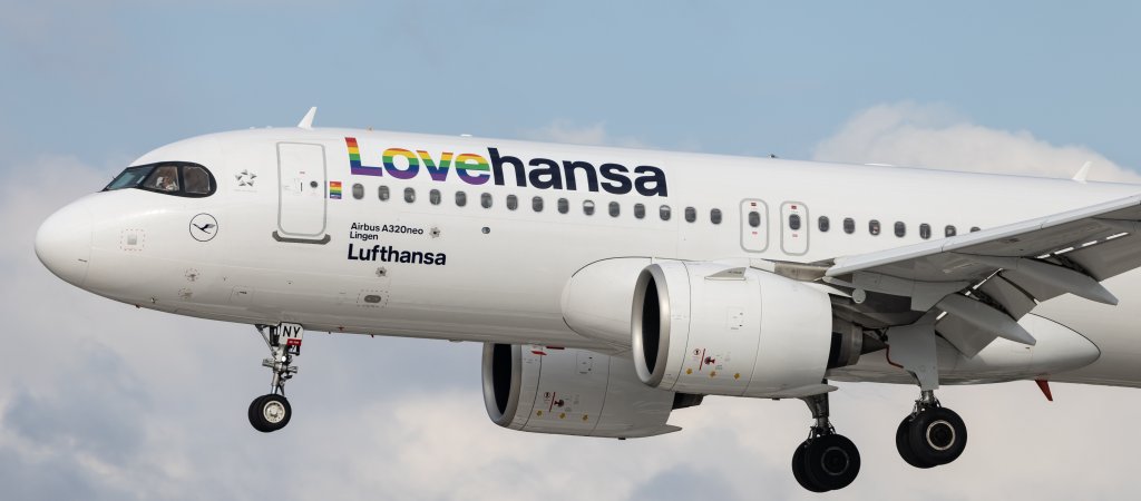 Idee: Lufthansa soll die Kicker im Pride-Flieger nach Katar transportieren 
