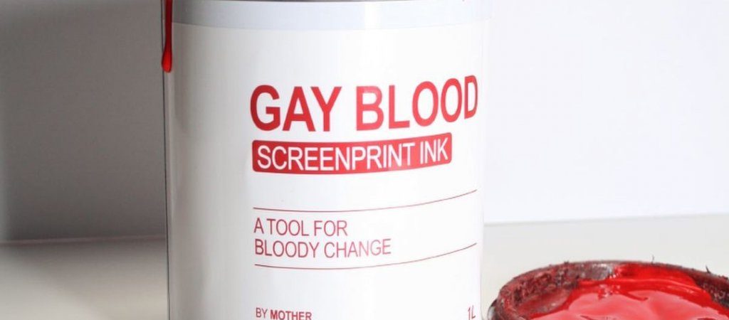 T-Shirts mit Farbe aus Blut schwuler Männer