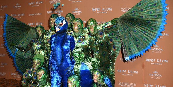 Heidi Klums Halloween-Kostüm brauchte zehn lebendige Federn
