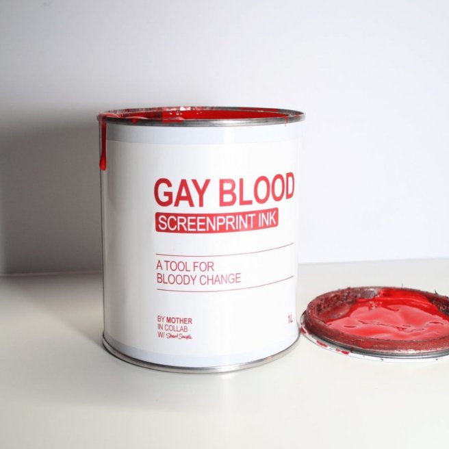 T-Shirts mit Farbe aus Blut schwuler Männer