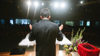 Pastor Olaf Latzel darf vorläufig wieder predigen