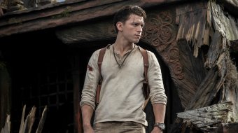 Tom Holland als junger Jonathan Drake // © 2021 Sony Pictures Entertainment Deutschland GmbH