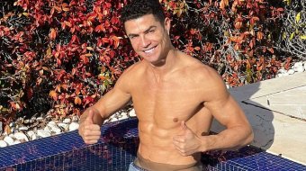 Fußball-Profi Cristiano Ronaldo duscht im Live-Stream 