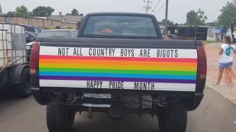 Navy-Veteran zeigt Solidarität mit der LGBTI*-Community