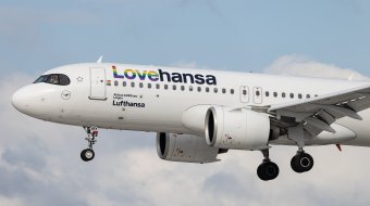 Idee: Lufthansa soll die Kicker im Pride-Flieger nach Katar transportieren 