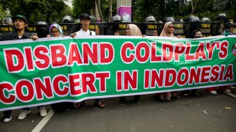 Konservative Gruppe protestiert gegen Coldplay in Indonesien 
