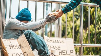 LGBTIQ+-Menschen am Limit @ iStock / Jcomp LGBTIQ+-Menschen am Limit