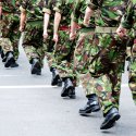 Britische Soldaten bekommen Medaillen und Orden zurück