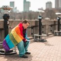 Sieben von zehn LGBTI*-Amerikanern erleben Diskriminierung und Angriffe